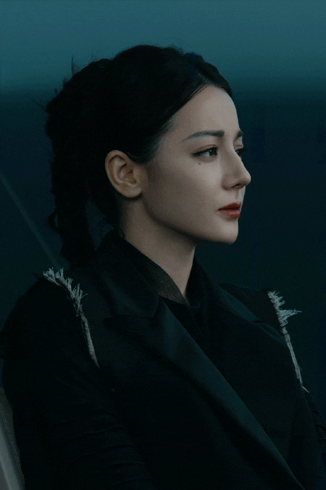 热巴“疯刀”美学封神，这才是真的“姐姐杀我”